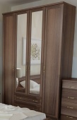 Фото. Шкаф деревянный четырехдверный "Явито" с зеркалом купить в Киеве, Житомире - доставка по Украине