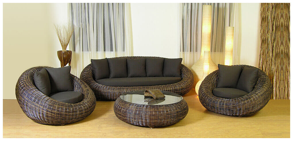 Комплект красивой мебели из ротанга для гостиной 